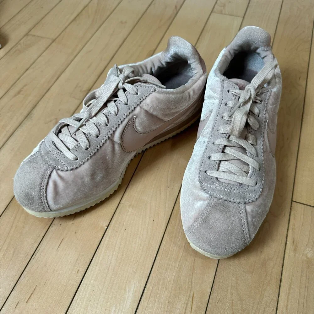 RARE NIKE Velour / Velvet Blush Pink Sneakers Tennis Shoes Size 7.5